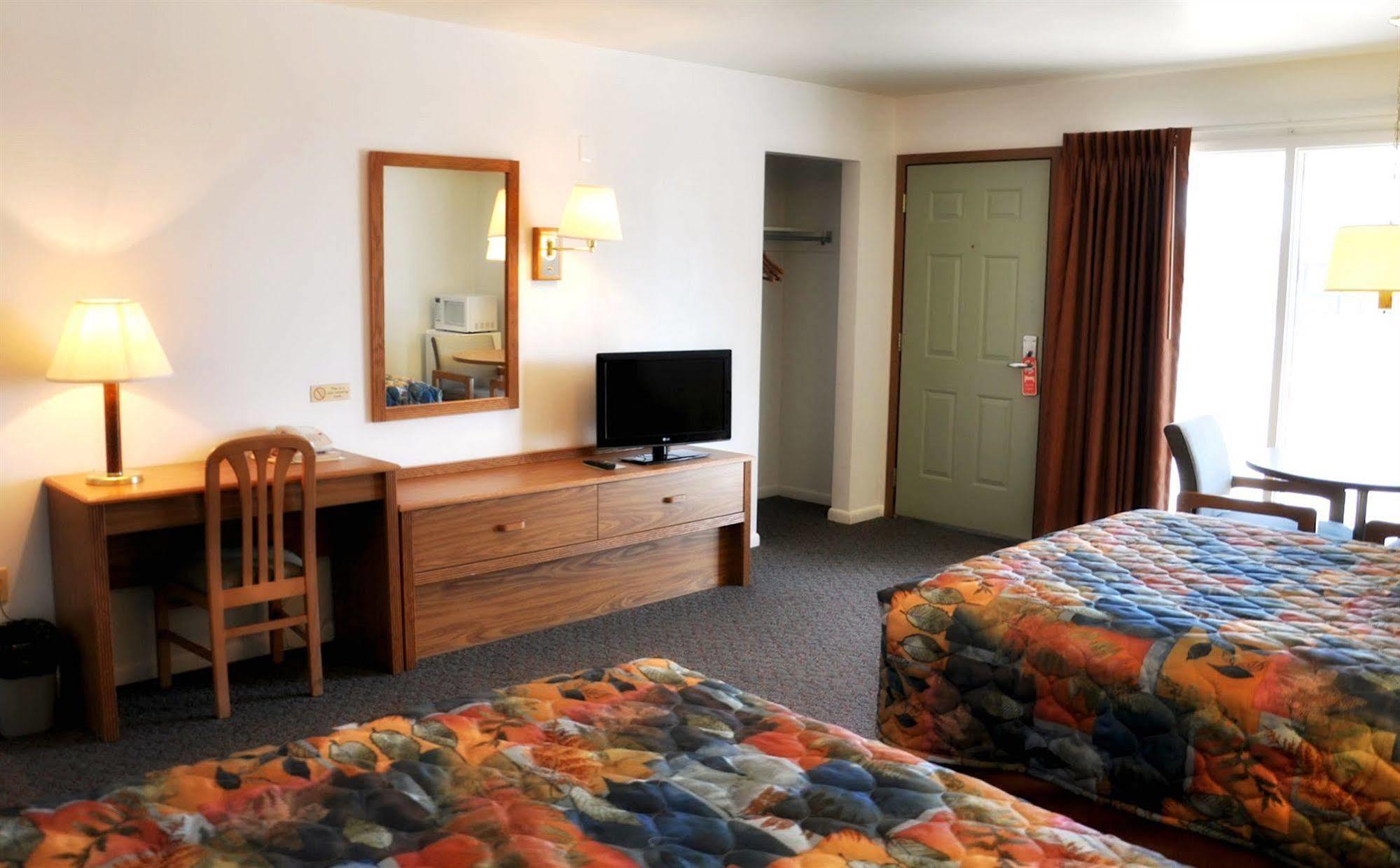 Trade Winds Motel Valentine Buitenkant foto